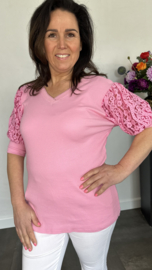 Truitje met v-hals en kanten pofmouw pink
