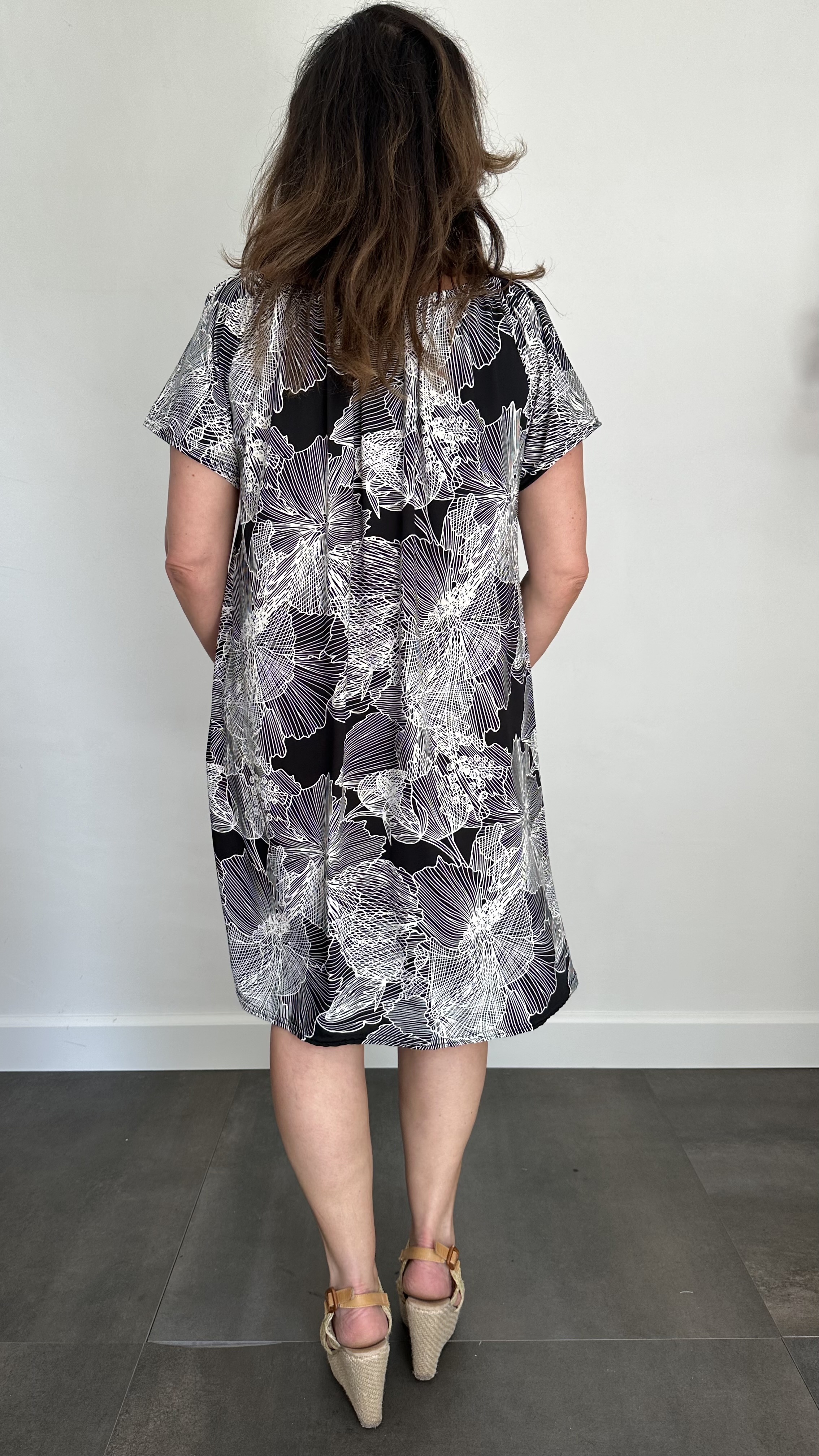 Jurk met koordje graphic leaves zwart/ecru