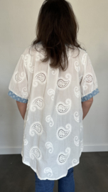 Blouse paisley met denim