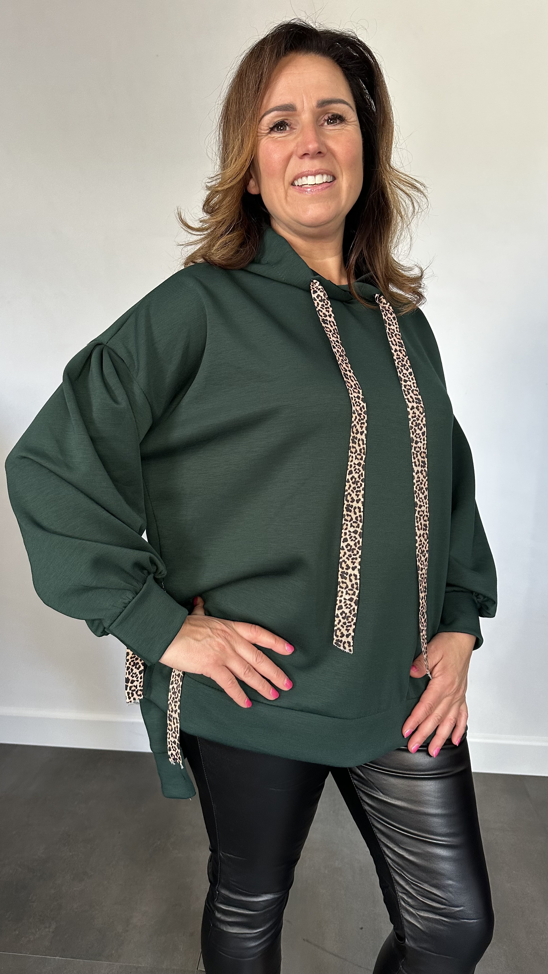 Sweater met capuchon en panter strikken flessen groen