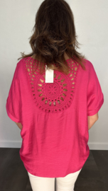 Top met gehaakt detail op de rug fuchsia