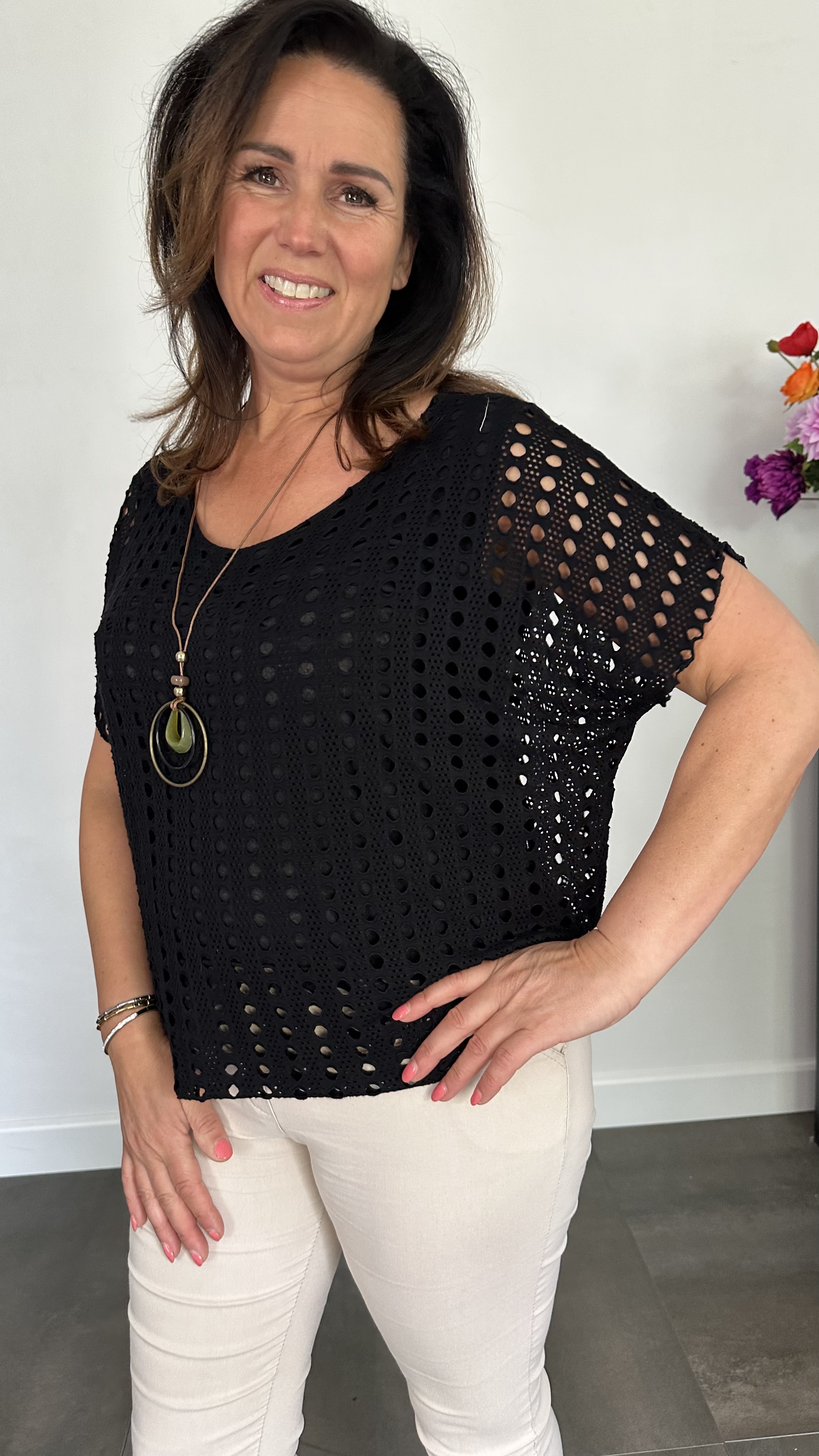 Shirt Lara met ketting zwart
