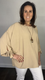 Top met strikjes & ketting + Size camel
