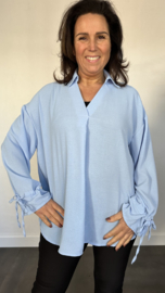 Blouse Tamara met ruche en strik +SIZE ijsblauw