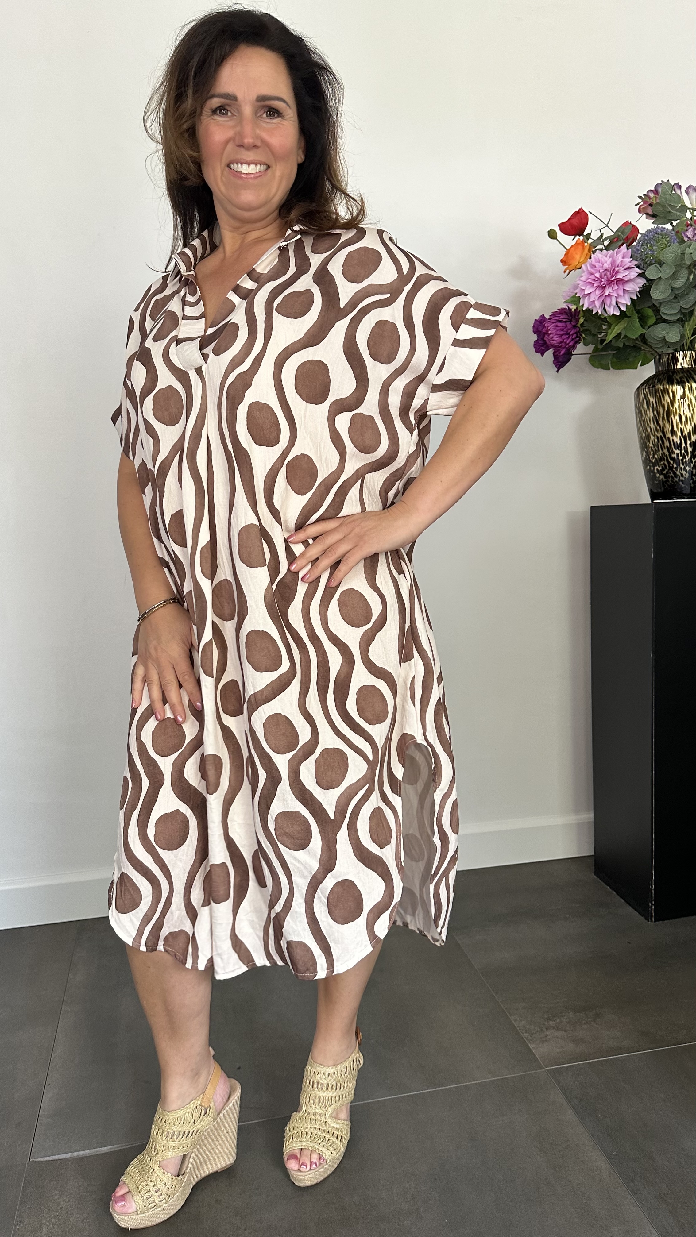 Jurk Leya waves &spots +Size Taupe