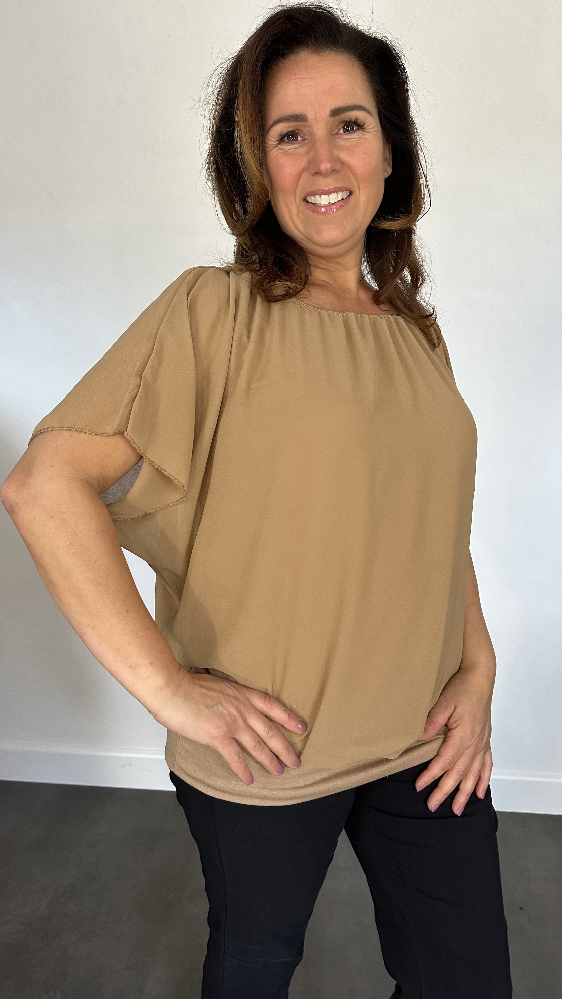 Blouse met boord korte mouw +SIZE camel