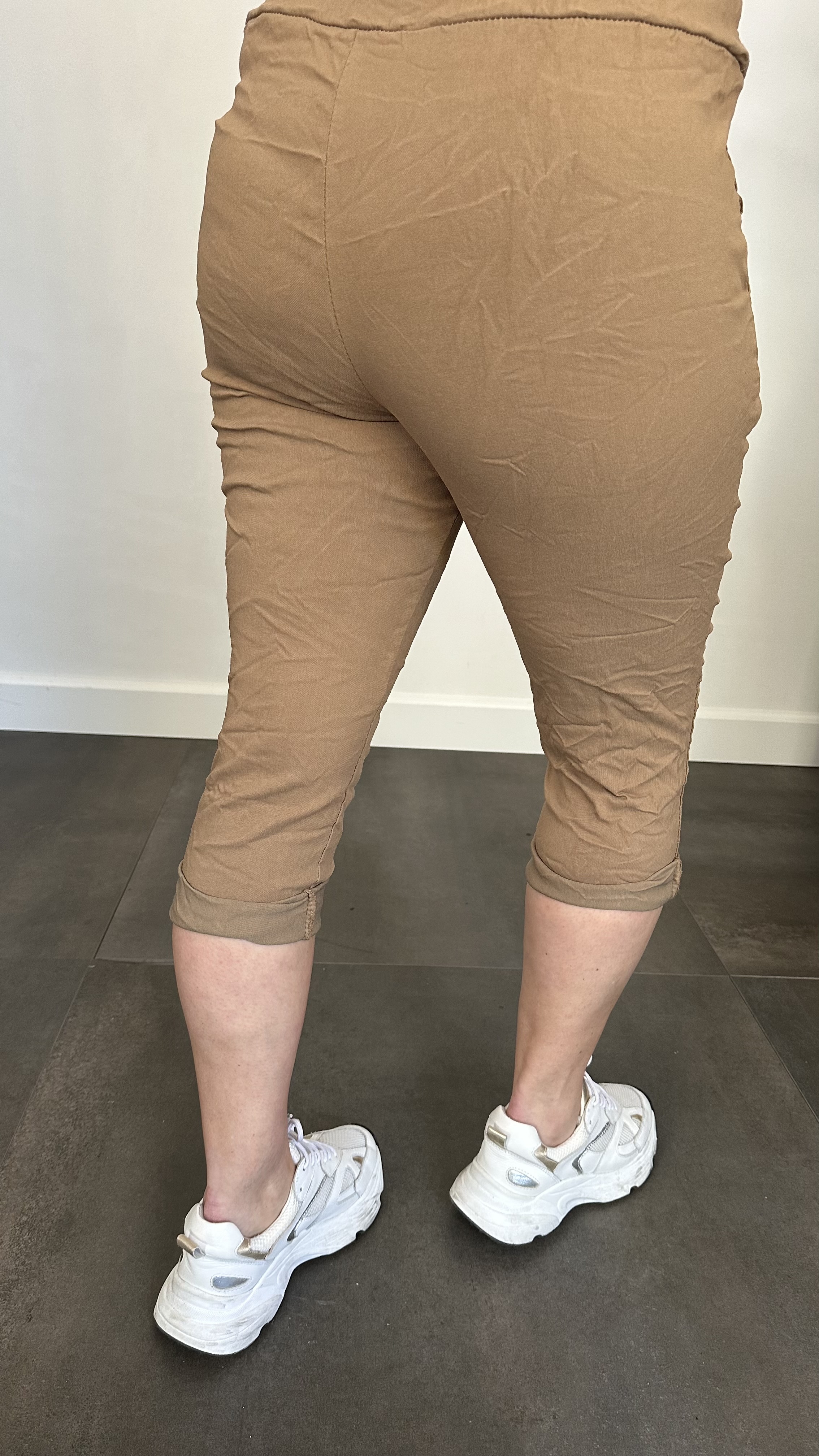 Comfy CAPRI joggjeans camel +SIZE