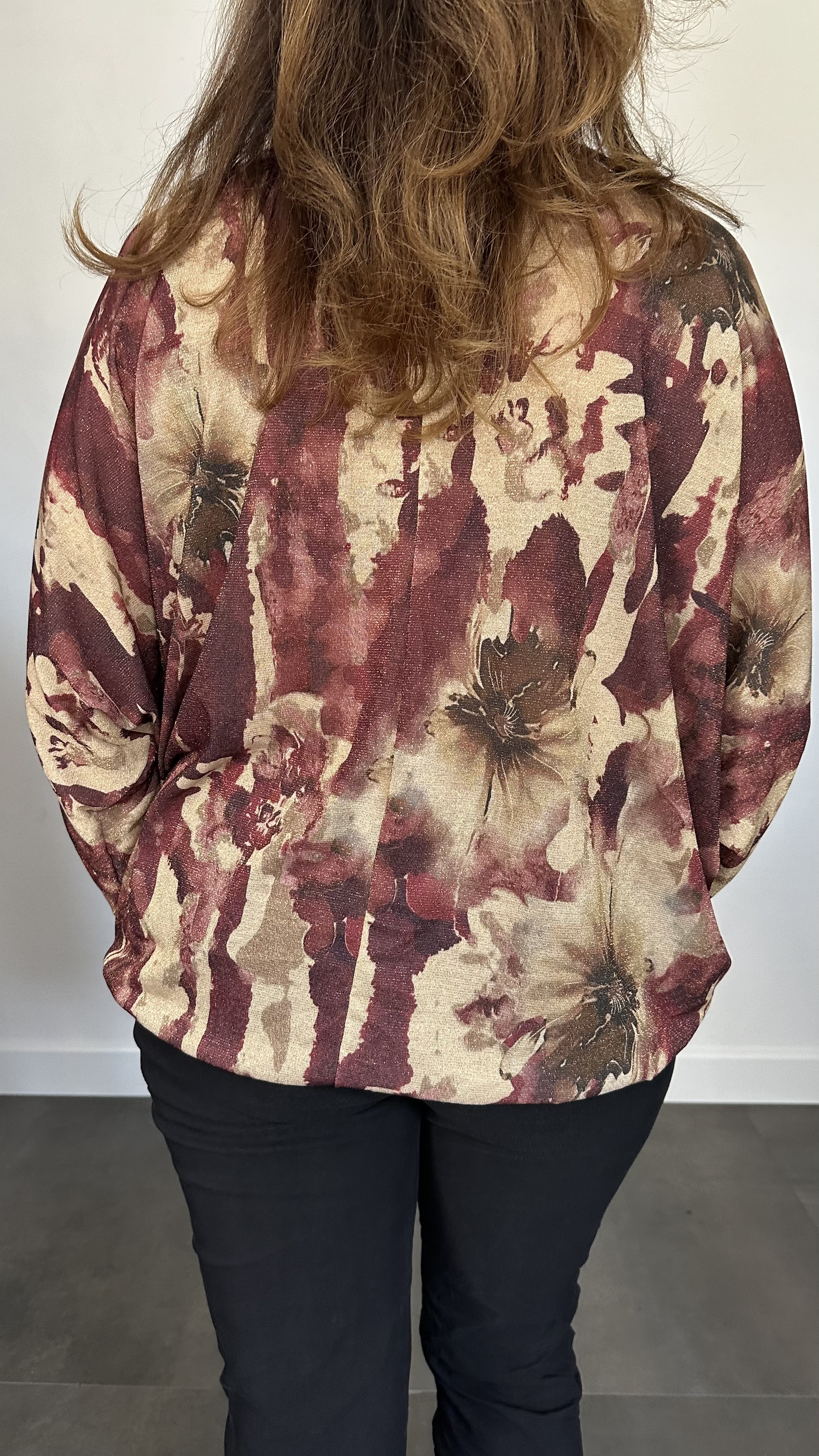 Top met elastiek marble flower bordeaux/bruin