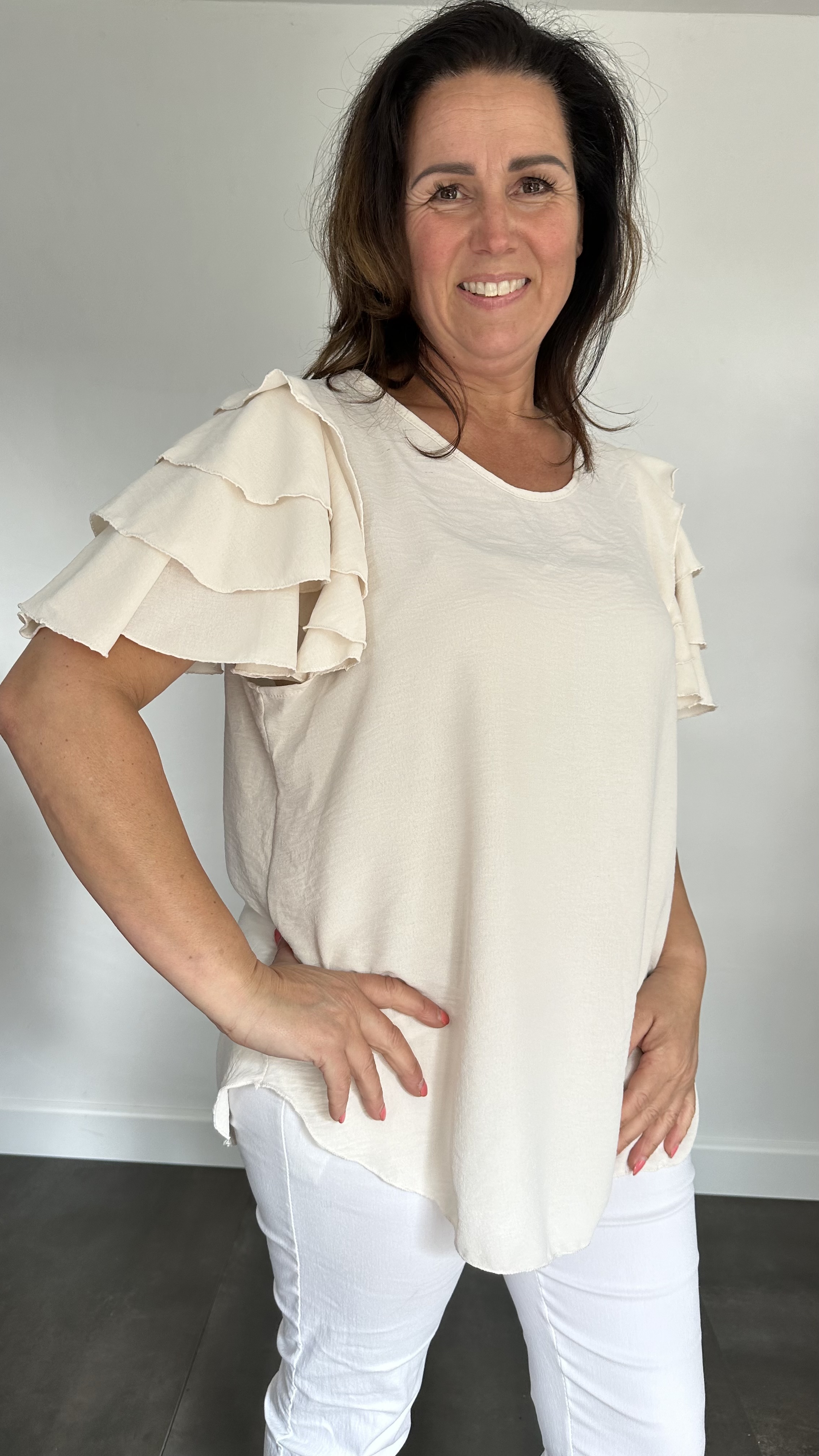 Top wendy met volant beige