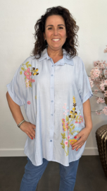 Blouse met geborduurde bloemen +SIZE IJsblauw