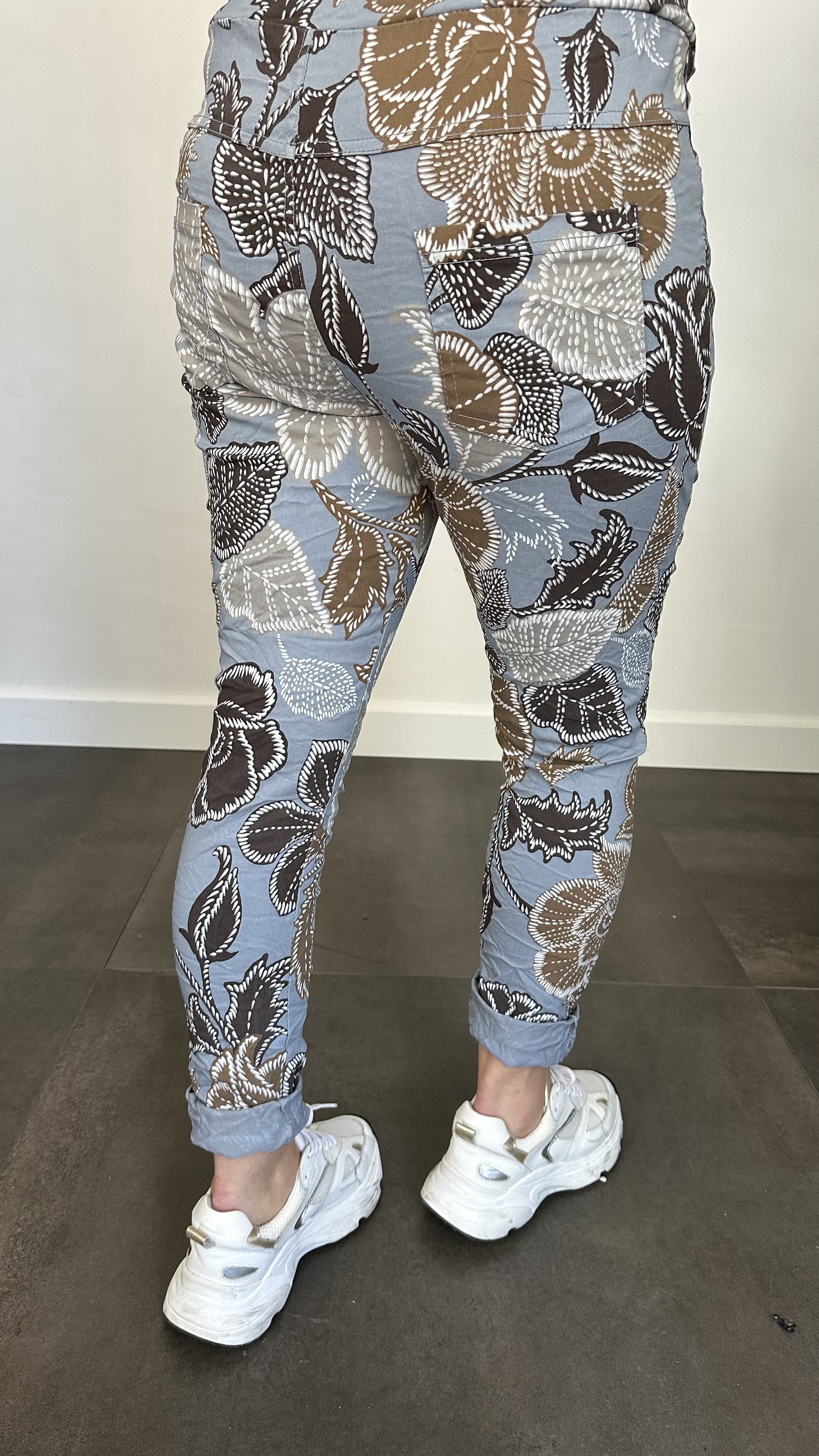 Joggjeans Feline gebloemd blauw