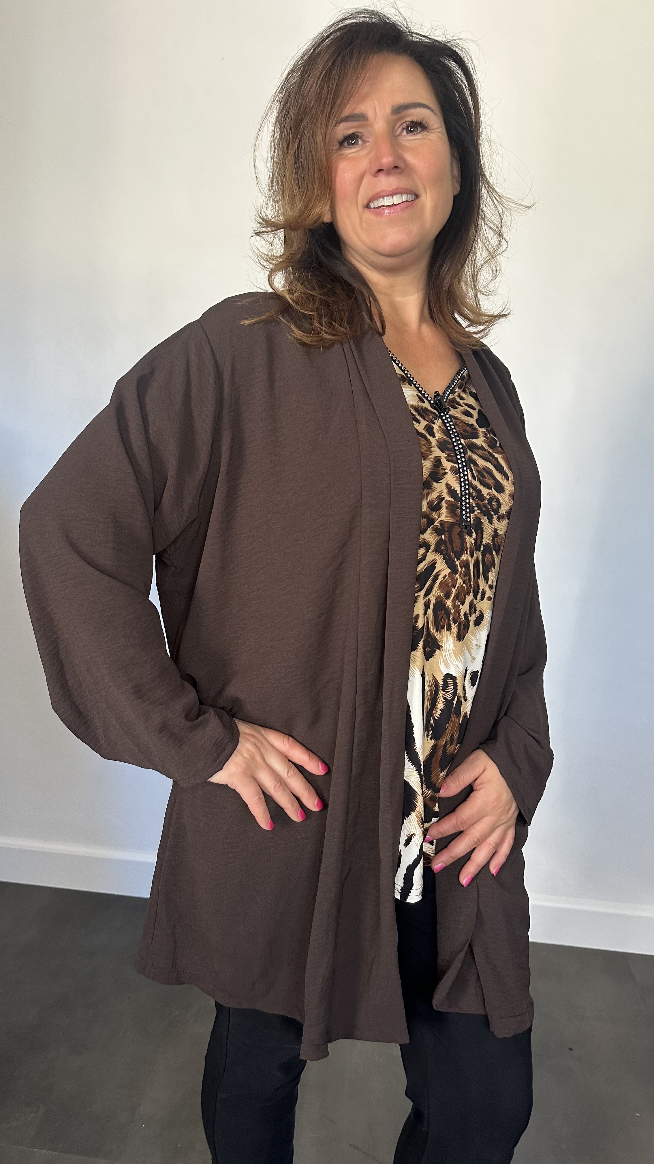 Crepe vest met sjaalkraag donker bruin