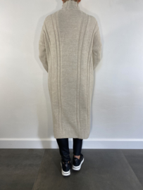 Lange gebreide jurk met kabel beige