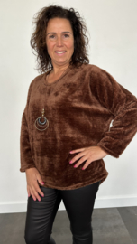 Fluffy trui met ketting bruin SALE