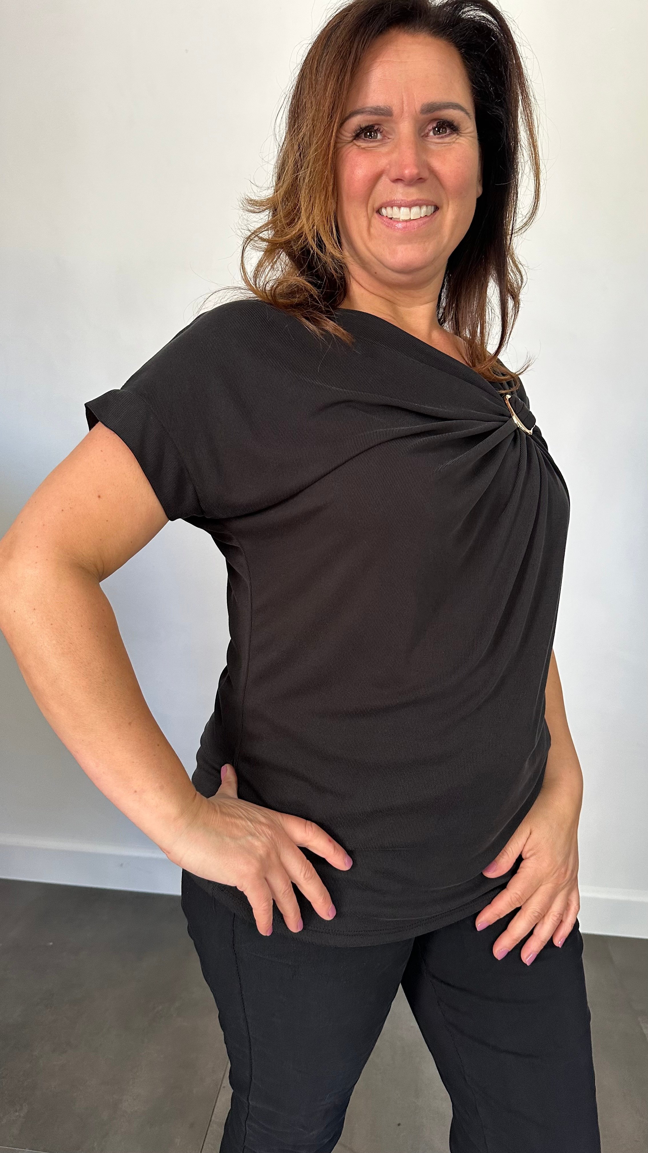Ribbel shirt met gesp zwart