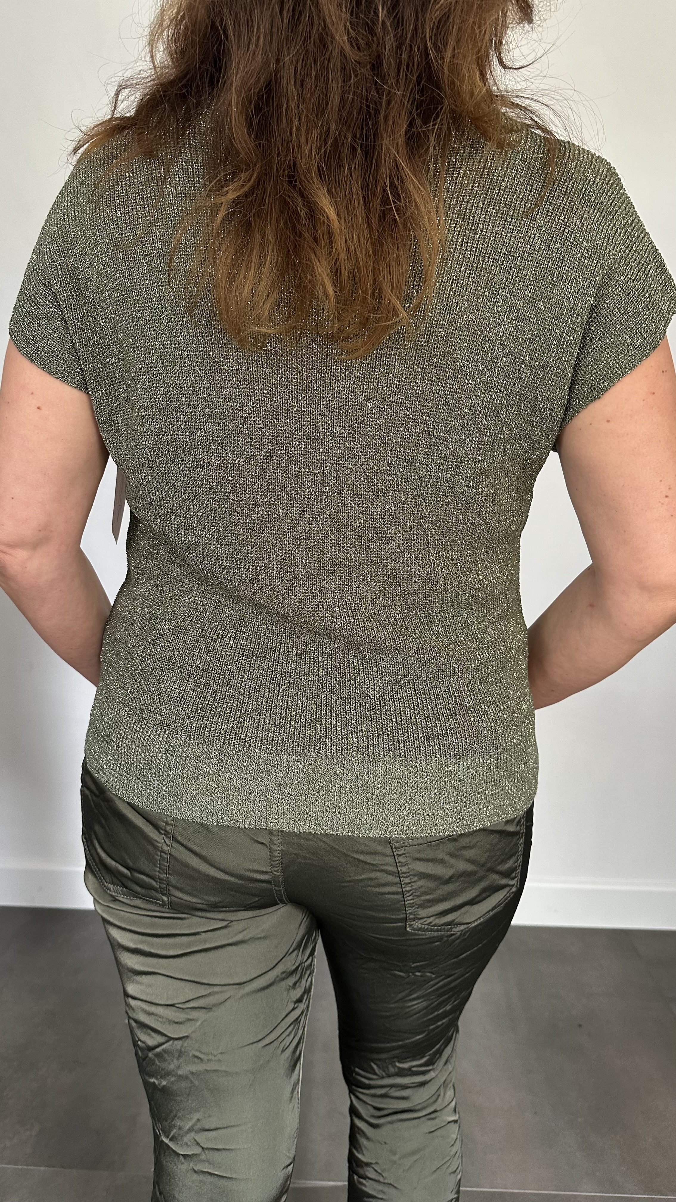 Fijn gebreid truitje met lurex army