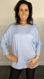 Shirt Debby met vleermuismouw ijsblauw