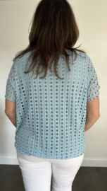 Shirt Lara met ketting ijsblauw