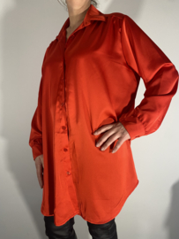 Lange satijnen blouse rood
