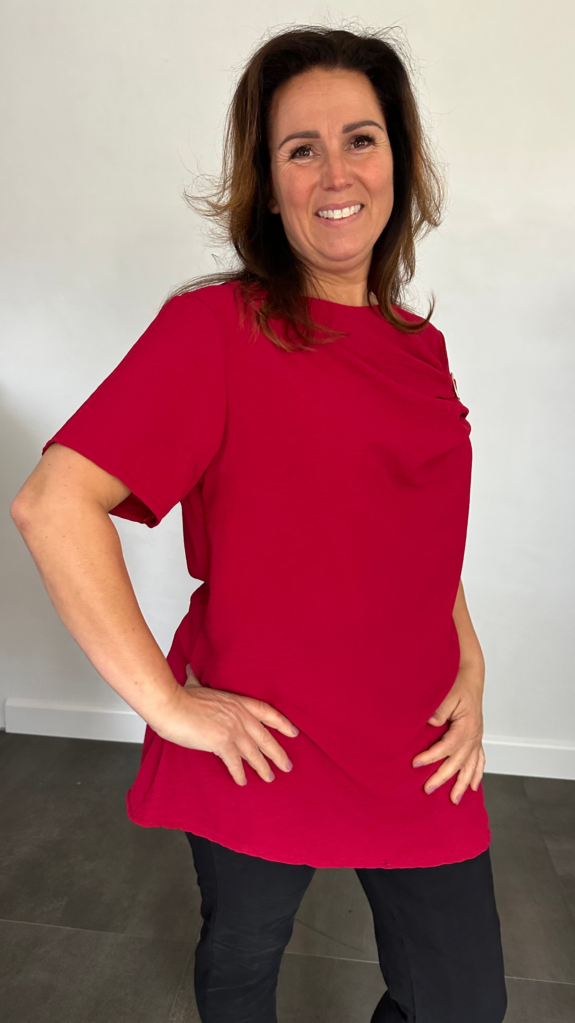 Crepe shirt met gesp wijnrood