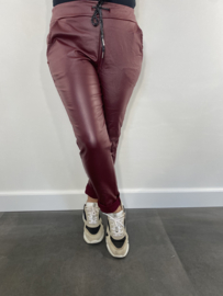 Lederlook joggjeans bordeaux +SIZE