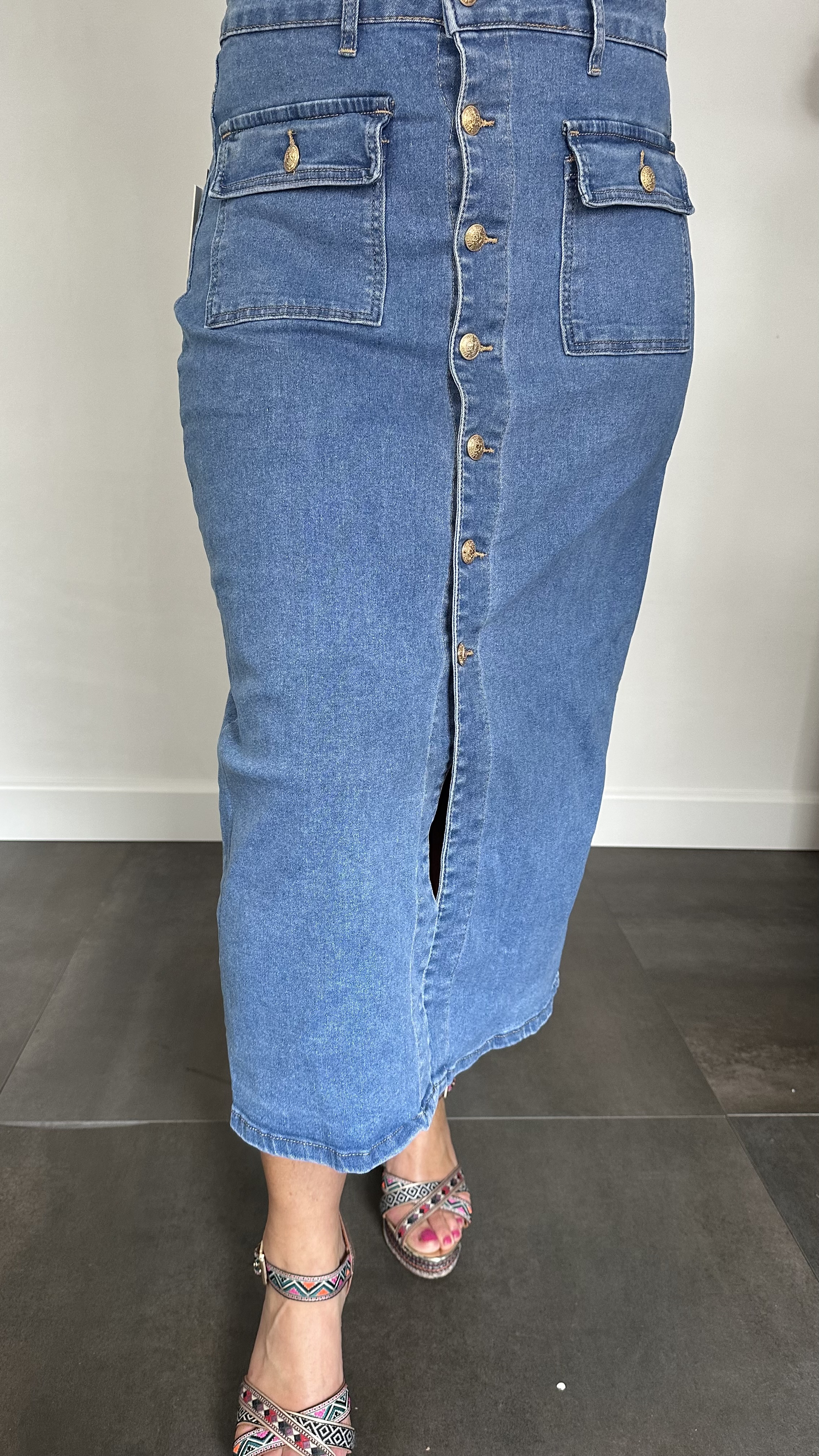 Half lange spijker rok met knoopsluiting
