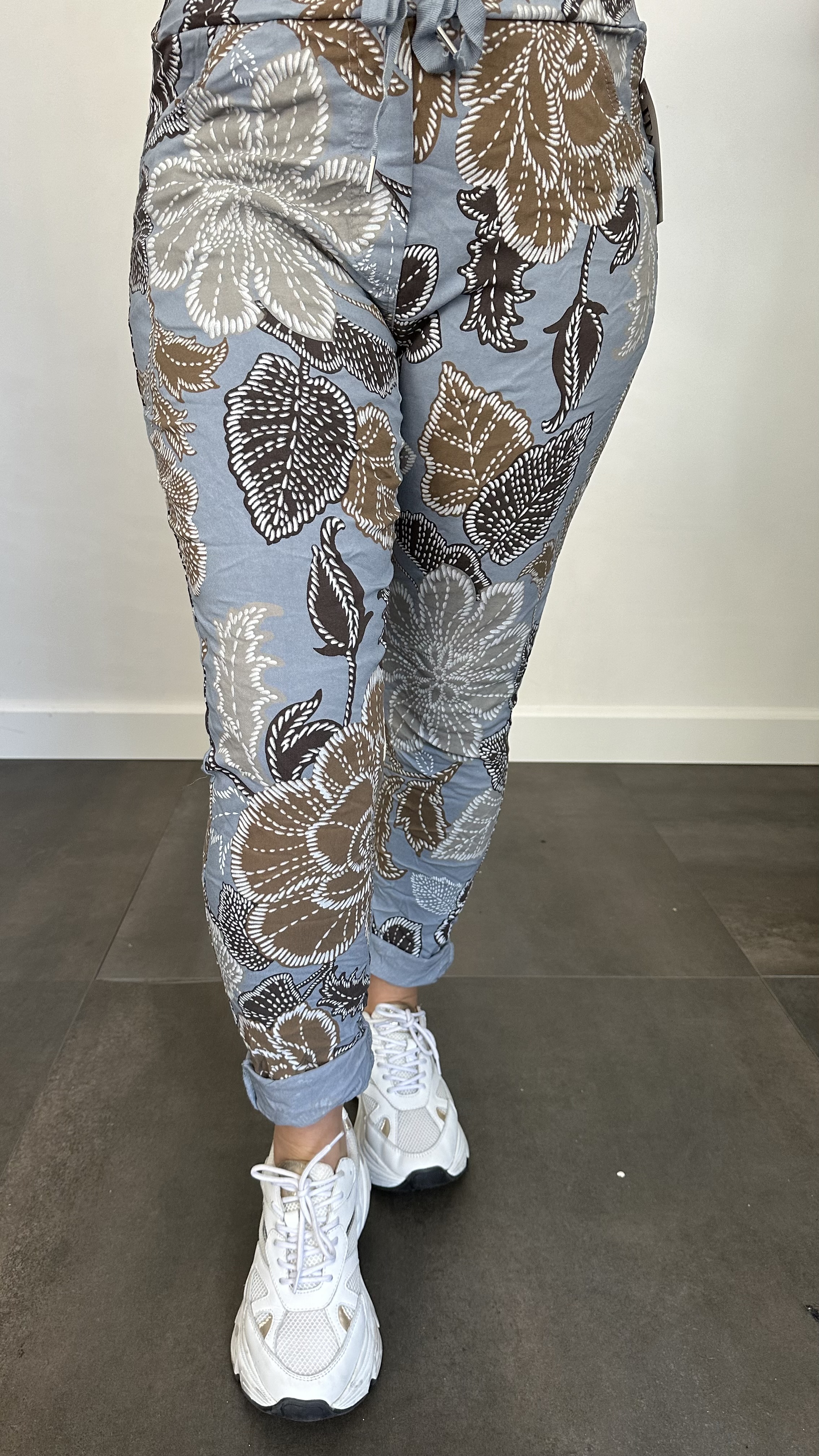 Joggjeans Feline gebloemd blauw