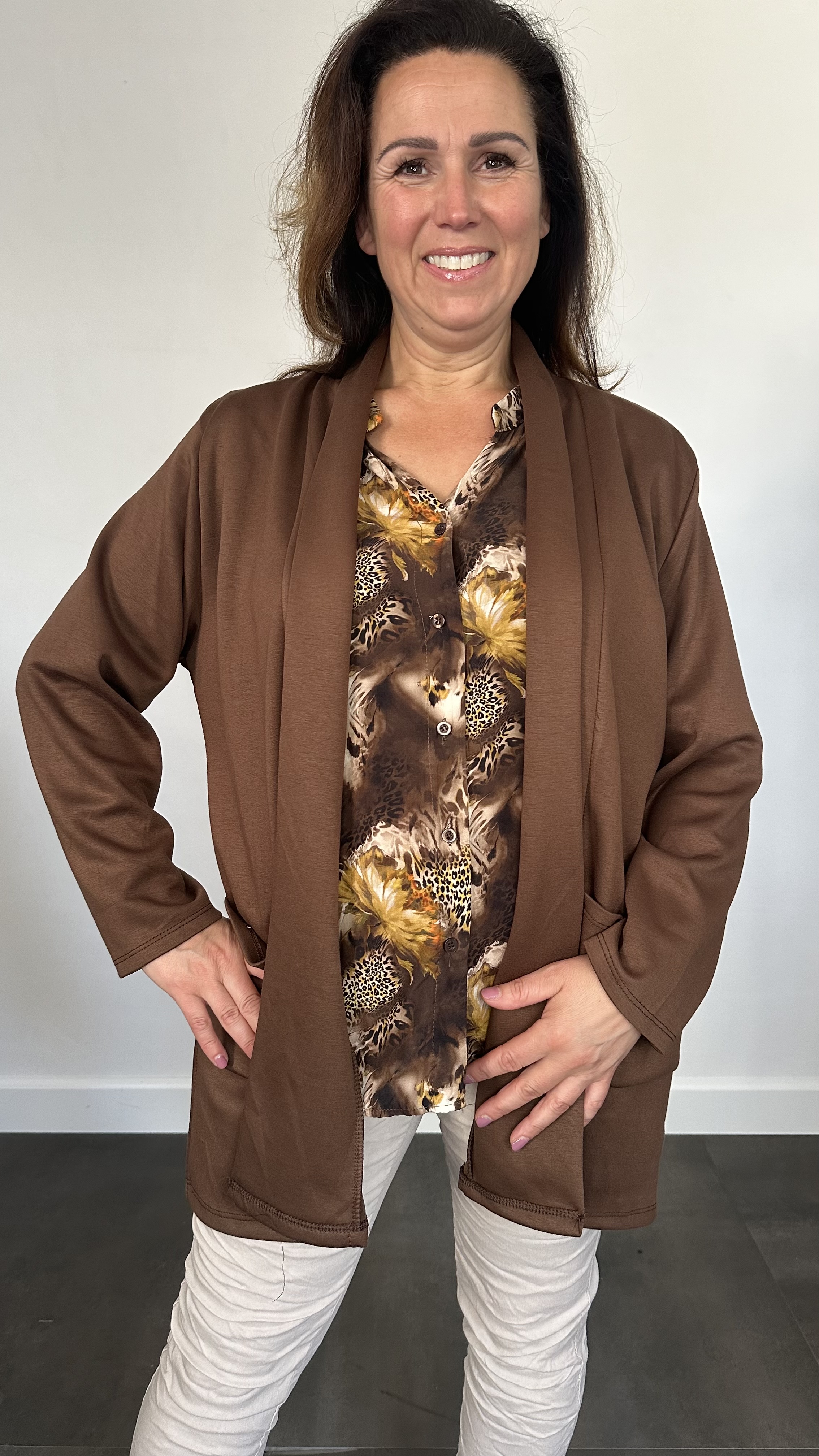 Vest Lisa met sjaalkraag +SIZE bruin