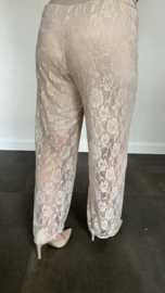 Kanten broek lacey met wijde pijp zand