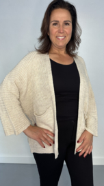Kort grof gebreid vest met vleermuismouw beige