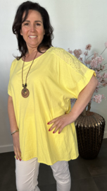 Shirt Jessica met ketting Geel