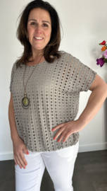 Shirt Lara met ketting taupe