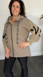 Vest met gebreide mouwen en capuchon "love" taupe