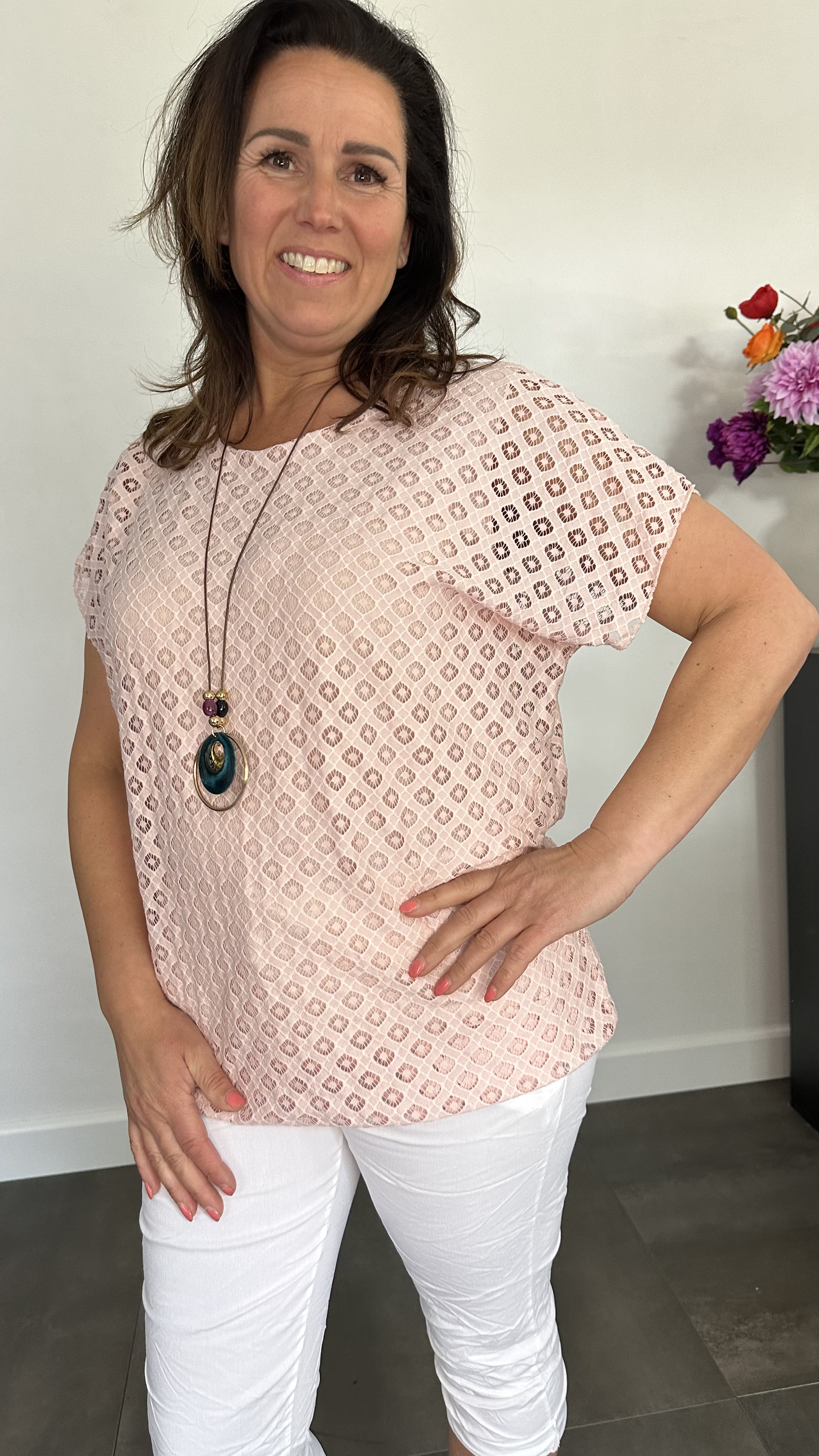 Shirt Joann met ketting roze