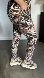 Suèdine joggjeans flowers zwart/zand