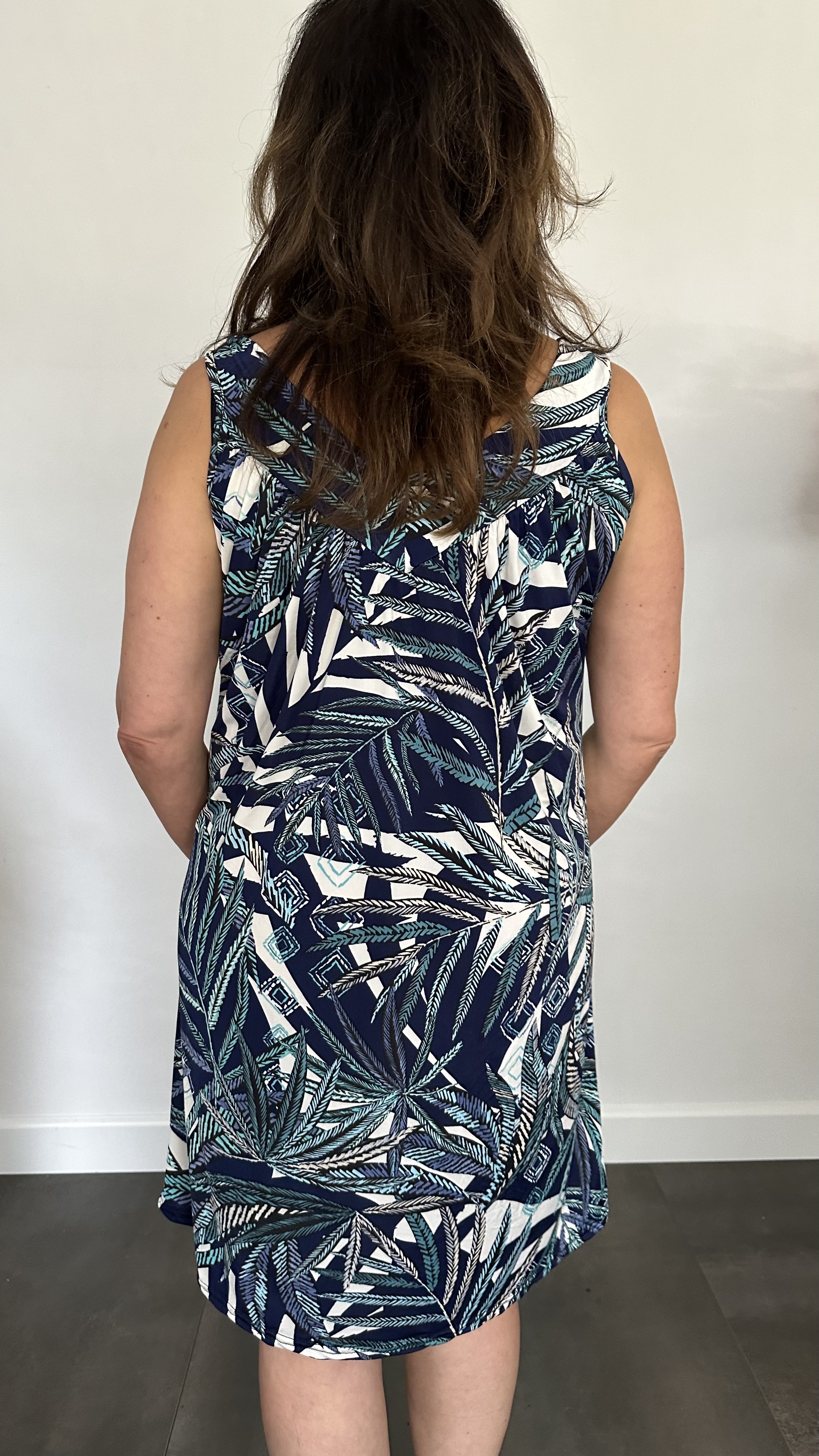 Jurkje met V-hals palm  leaf marine/ecru/mint