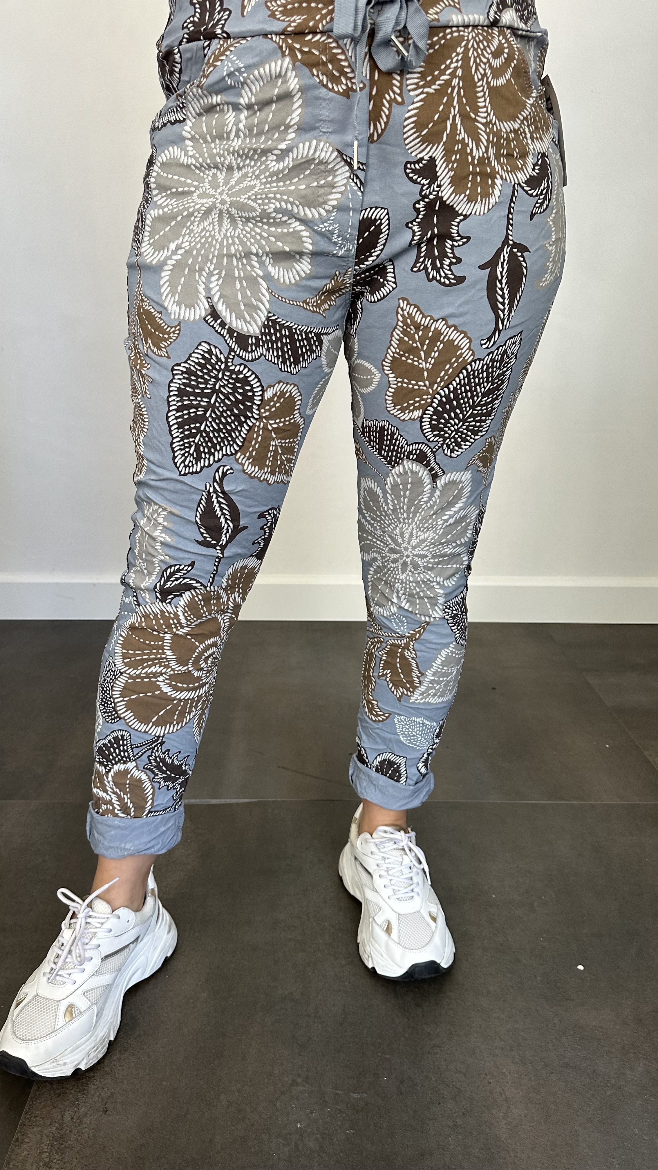Joggjeans Feline gebloemd blauw
