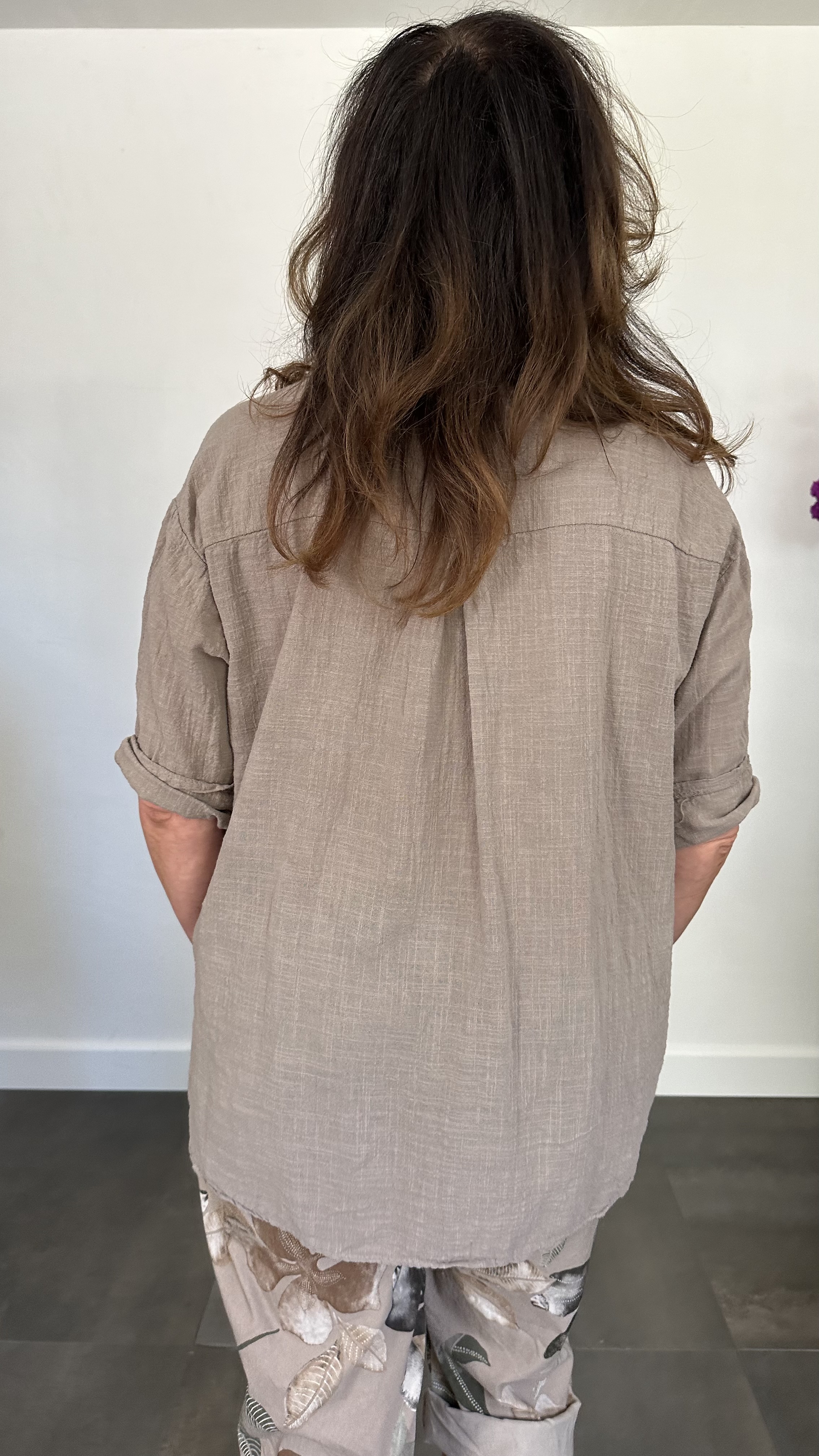 Linnenlook blouse met knoop taupe