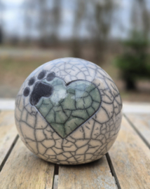 Dierenurn met  pootje in een groen hart (450ml)