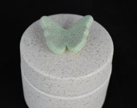 Keramische mini urn met pastelgroen vlindertje (100ml)