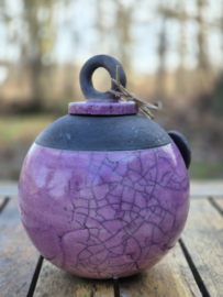 lila urn met hartenhanger - pootjes (450ml)