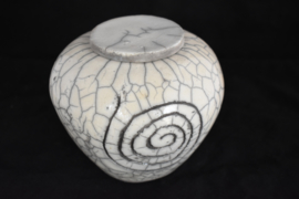 Raku urn met spiraal vorm (Taps)