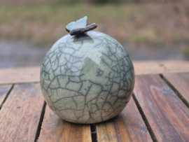 Groen urntje met groene vlinder (225ml)