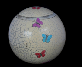 Raku urn met vlinders in verschillende kleuren (4-4,5 liter)