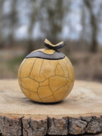 Mini urntje geel met vlindertje (80ml)