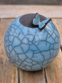 Blauwe urn met vlindertje (450ml)