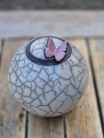 Urn met roze vlindertje (425ml)