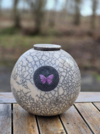 Urn met lila vlindertje (1500ml)