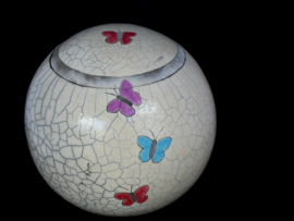 Raku urn met vlinders in verschillende kleuren (4-4,5 liter)