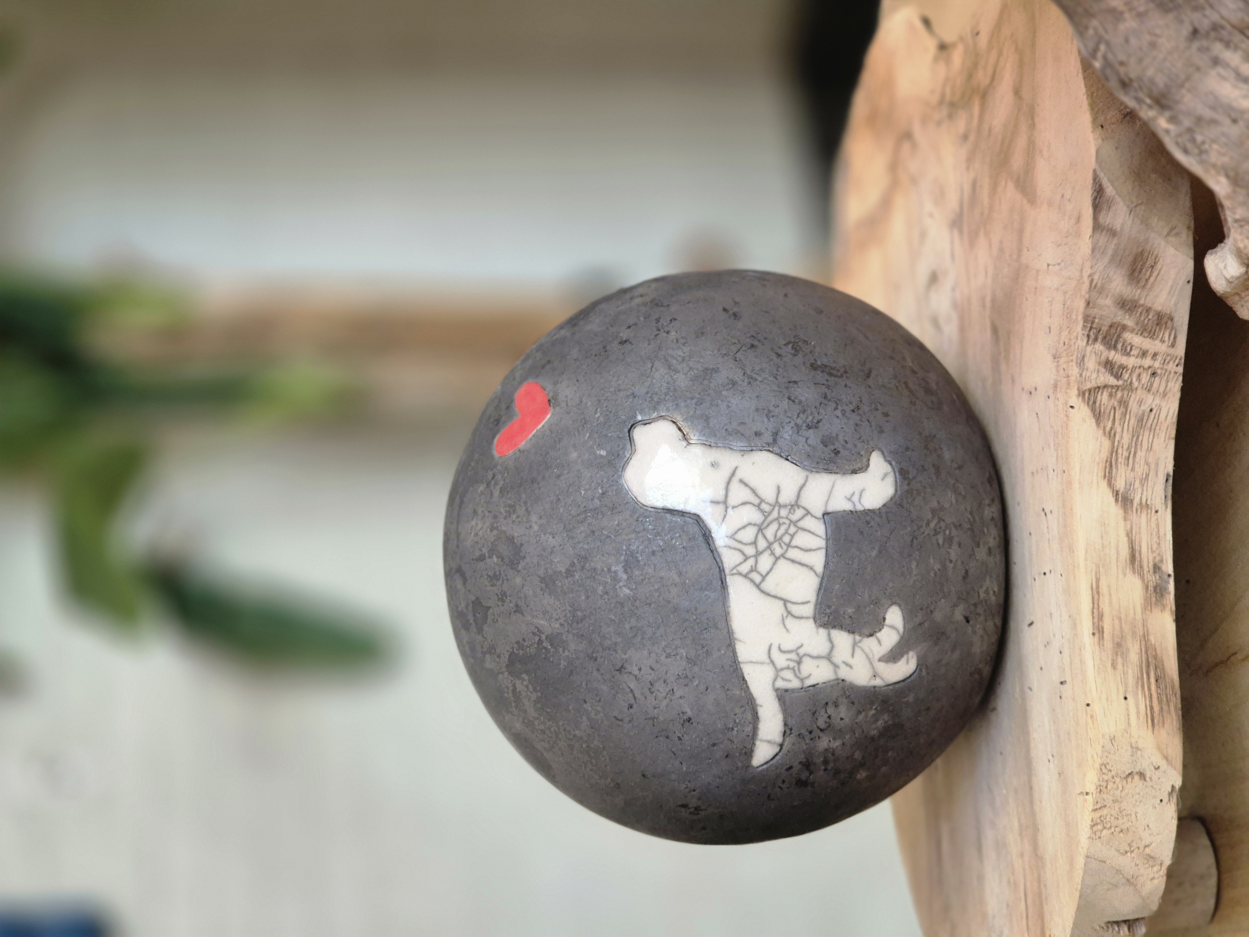Labrador urn met hartje - donker